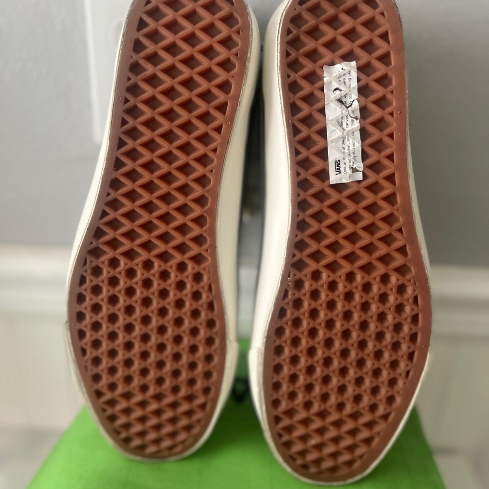 Gucci x Vans Sneakers - Picture 8 of 10